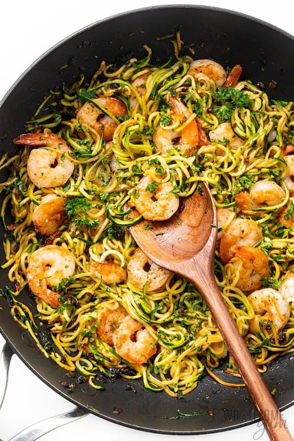 wholesomeyum-low-carb-keto-shrimp-scampi-with-zucchini-noodles