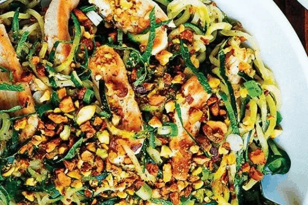 ZUCCHINI PASTA WITH CHICKEN AND PISTACHIOS 