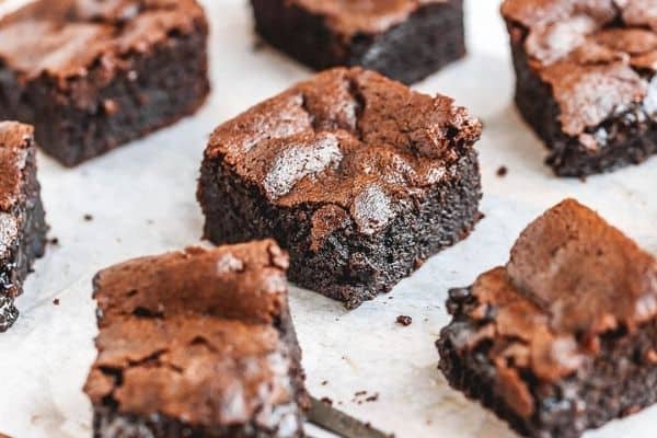 FUDGY LOW-CARB KETO BROWNIE