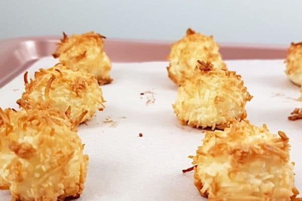 KETO COCONUT MACARONS