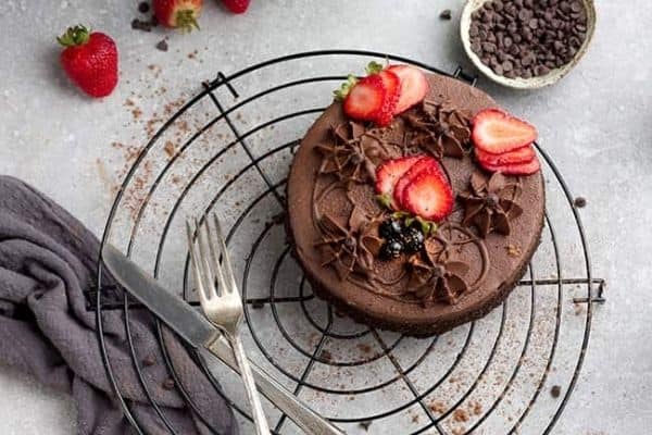 SIMPLE KETO CHOCOLATE CAKE