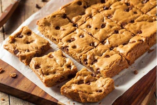 SOFT BAKED CHOCOLATE CHIP BARS