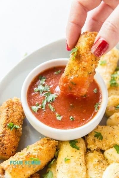 HOW TO MAKE MOZZARELLA STICKS WITHOUT FRYING